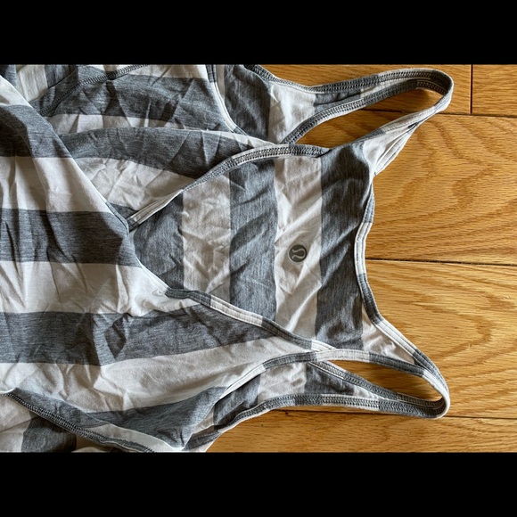 Lulu Lemon workout tank - Picture 3 of 3